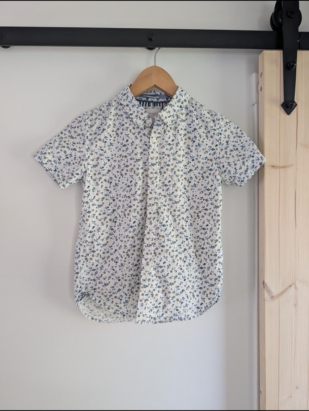 Denim & Flower White Short-Sleeve Button-Down with Blue Floral Print